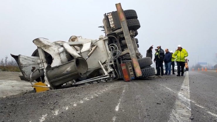 Edirne’de beton mikser yan yattı: 1 yaralı
