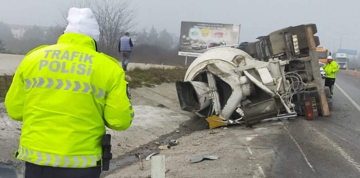 Edirne’de beton mikser yan yattı: 1 yaralı