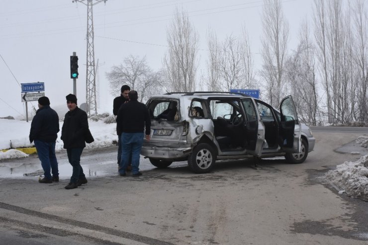 İnönü’de freni boşalan kamyon 3 araca çarparak durabildi