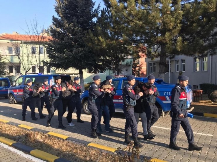 Kastamonu’da bir köpeği öldürerek hırsızlık yapan 4 şahıs yakalandı