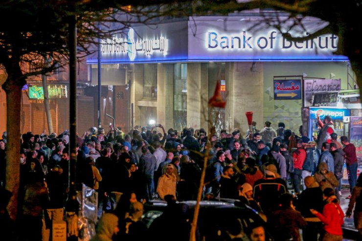 Lübnan polisinden Merkez Bankası önündeki gösteriye müdahale