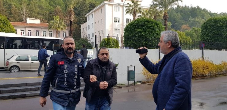 Kuyumcudan 3,5 milyon lira değerinde 17 kilo altın çalan soyguncular yakalandı