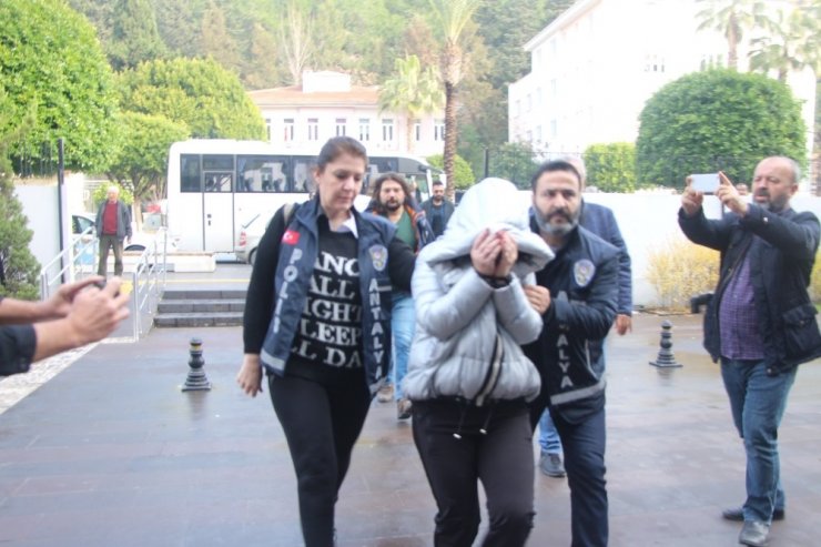 Kuyumcudan 3,5 milyon lira değerinde 17 kilo altın çalan soyguncular yakalandı