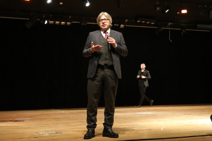 Öğretmenlere "Sahne Sanatı Olarak Öğretmenlik Konferansı" verildi