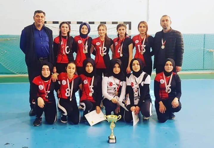 Hentbolun kraliçeleri Oltu’dan