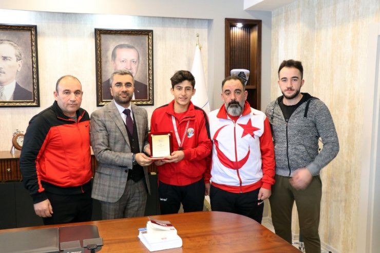 Şampiyon boksörden Başkan Say’a teşekkür ziyareti