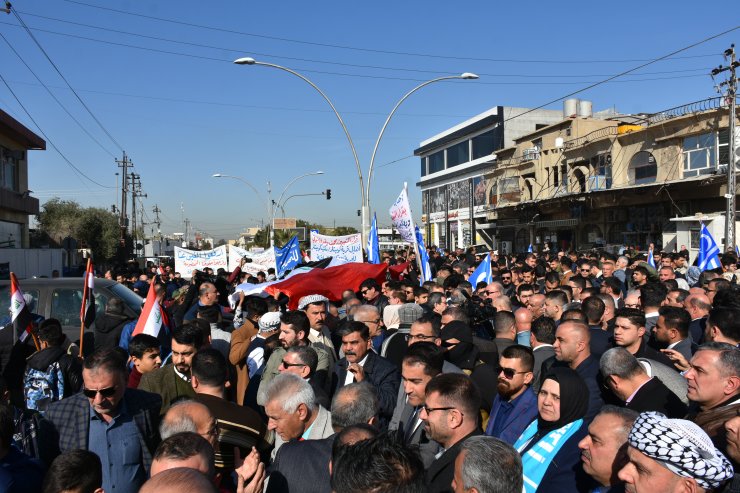 Türkmen gençler, "memur atamalarındaki haksızlığı" Kerkük'te protesto etti