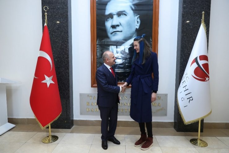 Vali Çakacak, Milli Voleybolcu Boz’u kabul etti
