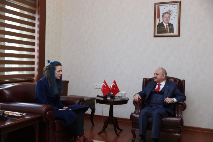 Vali Çakacak, Milli Voleybolcu Boz’u kabul etti