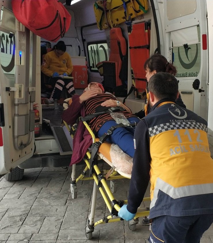 Kadın arkadaşını silahla vurup polise teslim oldu