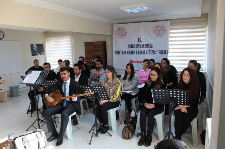 Yunak'ta öğretmenlerden oluşan müzik korosu kuruldu