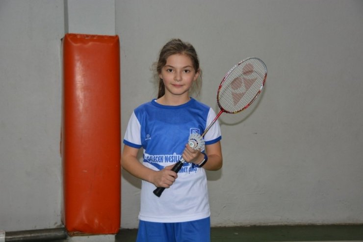 Yunusemre’de badminton çalışmaları devam ediyor