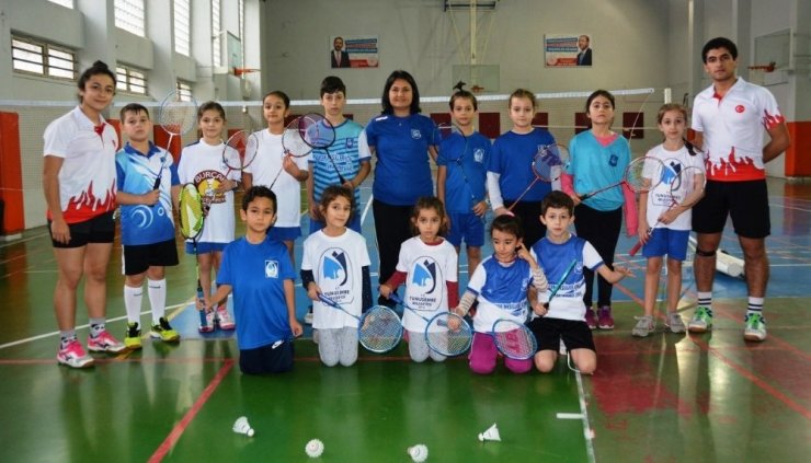 Yunusemre’de badminton çalışmaları devam ediyor