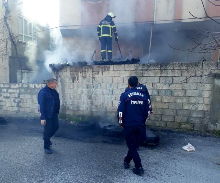 Adıyaman’da odunluk yangını