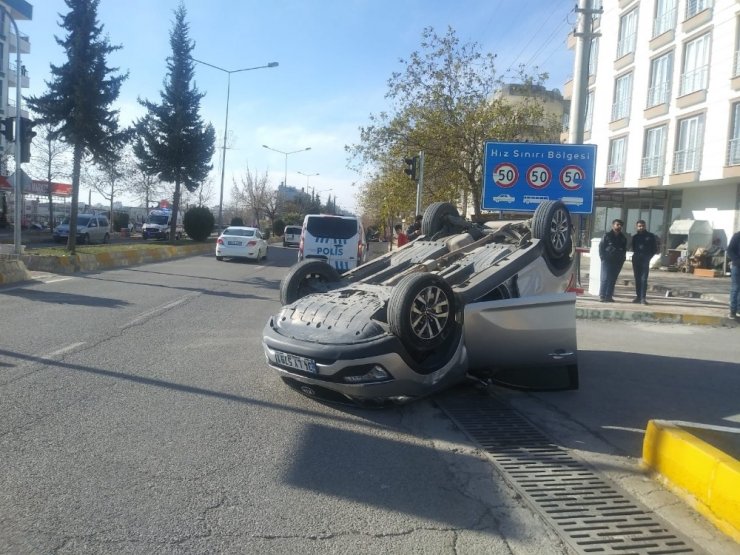 Otomobil takla attı: 2 yaralı