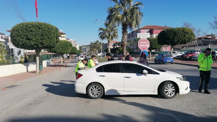 Otomobille çarpışan motosikletli yaralandı