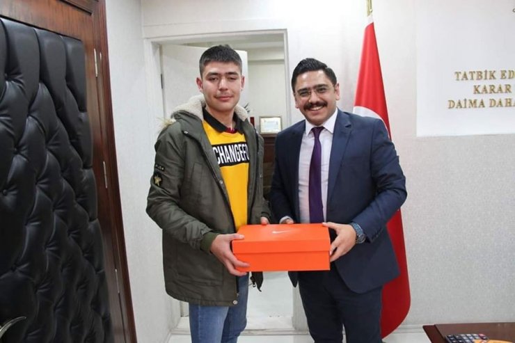 Başarılı sporcular ödüllendirildi