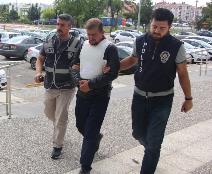 Bolu’da, alkollüyken oğlunu bıçaklayan tutuklu baba tahliye edildi
