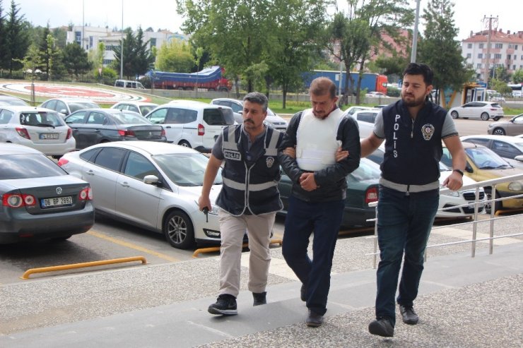 Bolu’da, alkollüyken oğlunu bıçaklayan tutuklu baba tahliye edildi