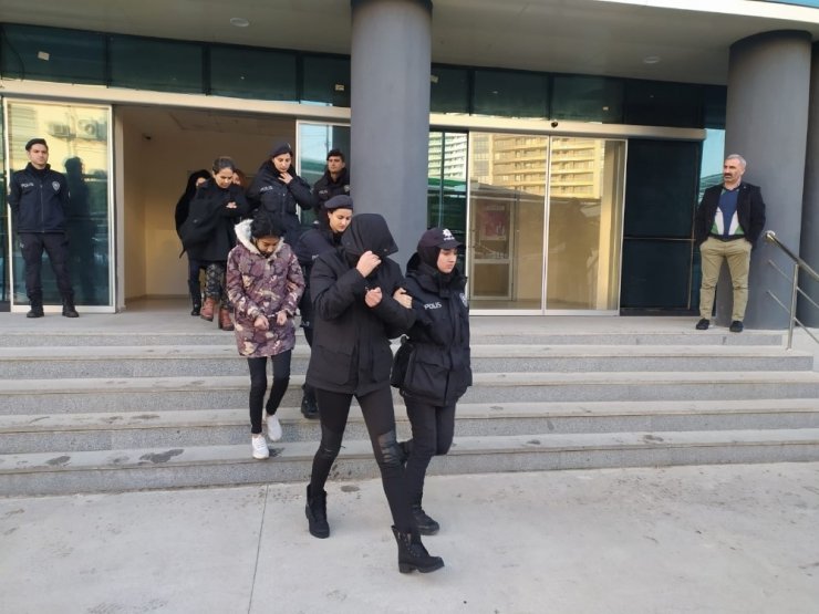 700 polisle şafak operasyonunda kapılar koç başlarıyla kırıldı