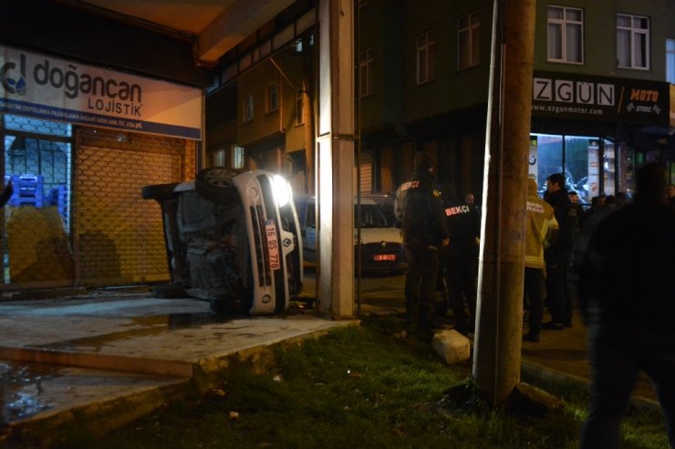 Takla atan otomobilden burnu kanamadan çıktı