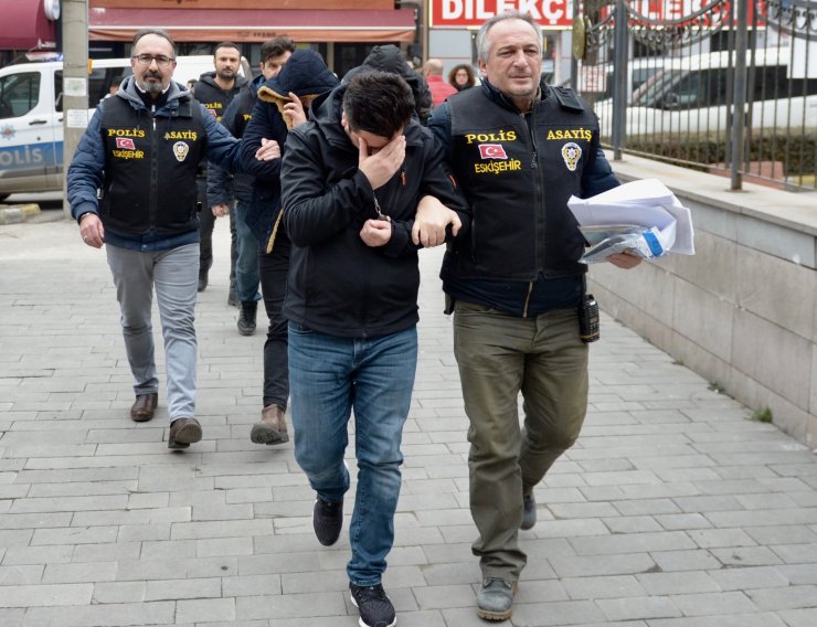 GÜNCELLEME- Eskişehir'de dolandırıcılık operasyonunda yakalanan 4 zanlı tutuklandı