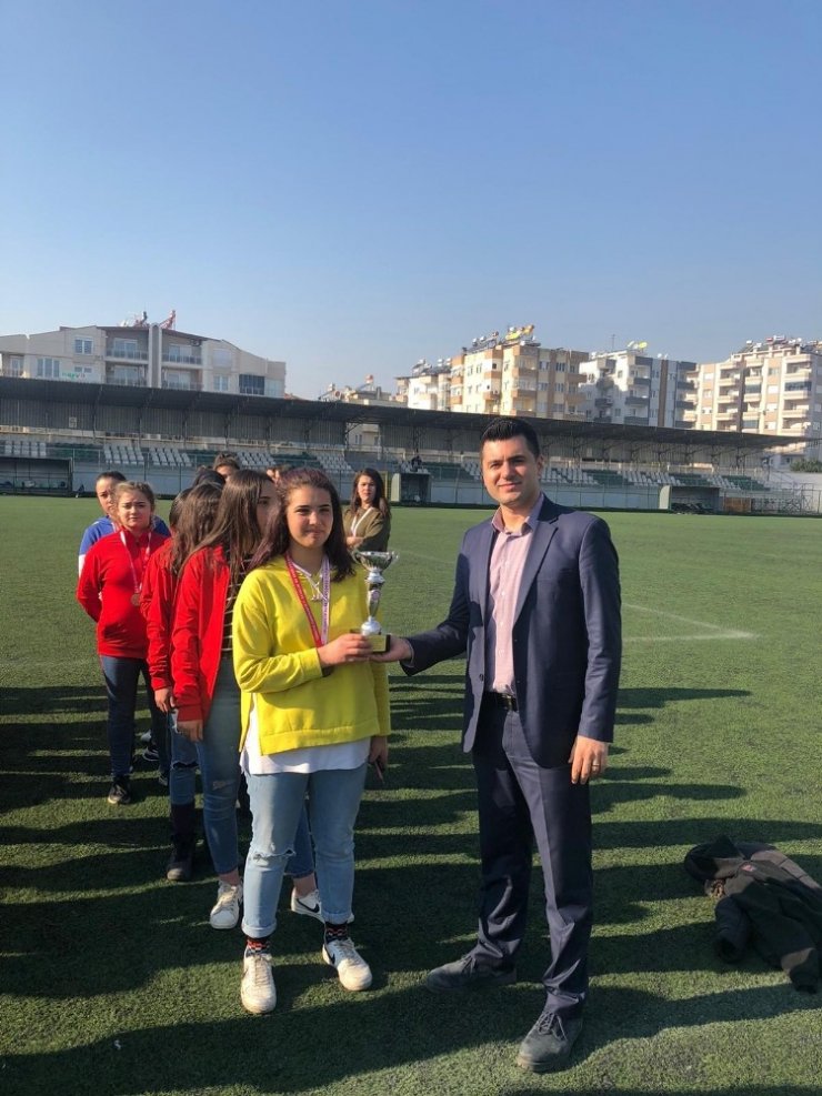 Genç kızlarda şampiyon İncirliova Spor Lisesi oldu