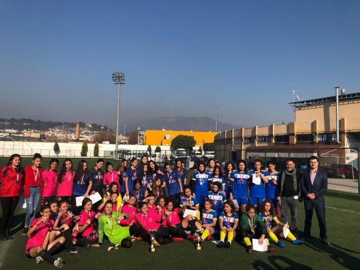 Genç kızlarda şampiyon İncirliova Spor Lisesi oldu