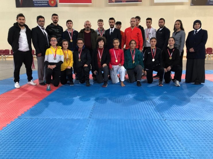 Okullar Arası Karate Genç (A-B) İl Birinciliği Müsabakaları Tamamlandı