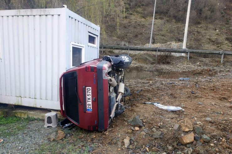Gümüşhane’de gizli buzlanma kazaya neden oldu: 2 yaralı
