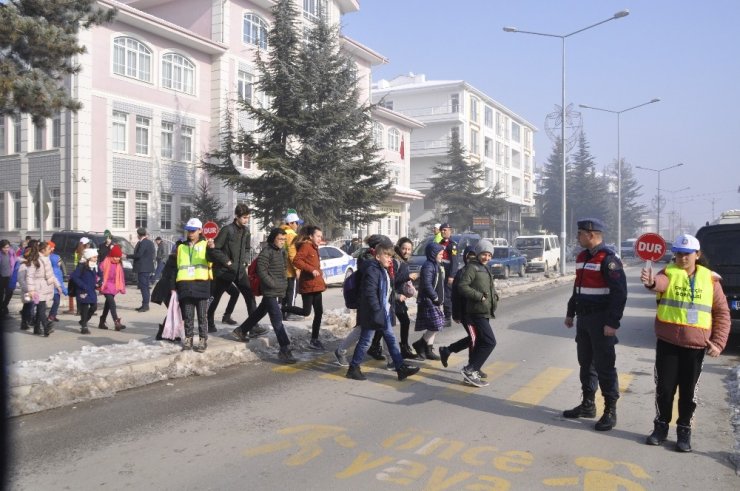Şuhut’ta ’Öncelik Hayatın, Öncelik Yayanın’ uygulaması