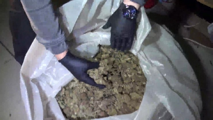 Uyuşturucuyu çelik kasaya sakladılar, polis elektrikli matkapla delerek açtı