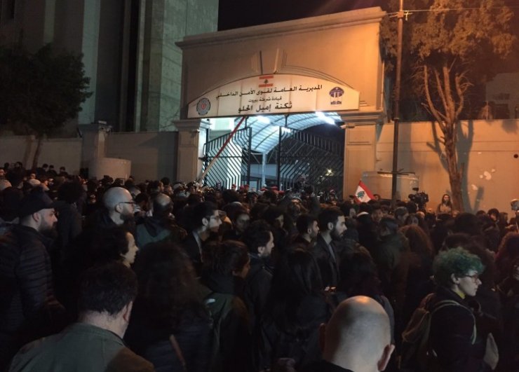 Lübnan’da polis ve göstericiler arasında arbede: 35 yaralı
