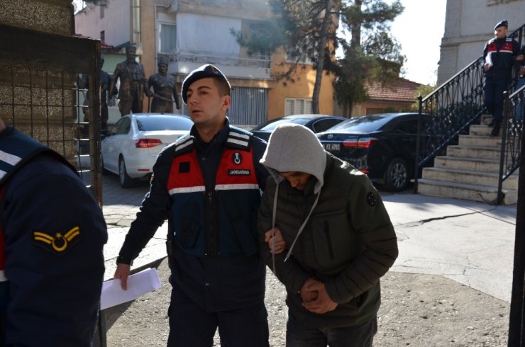 Manisa’da cinsel saldırı suçundan 4 kişi tutuklandı