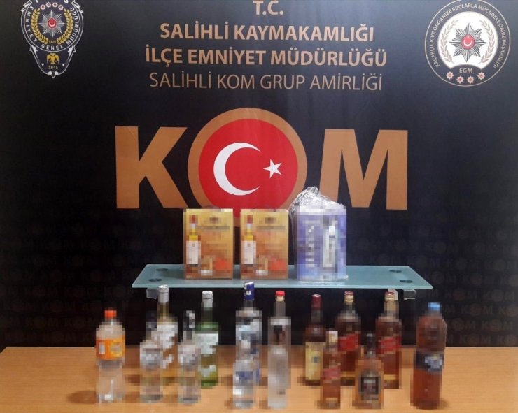 Şüpheli araçlardan 156 şişe gümrük kaçağı içki çıktı