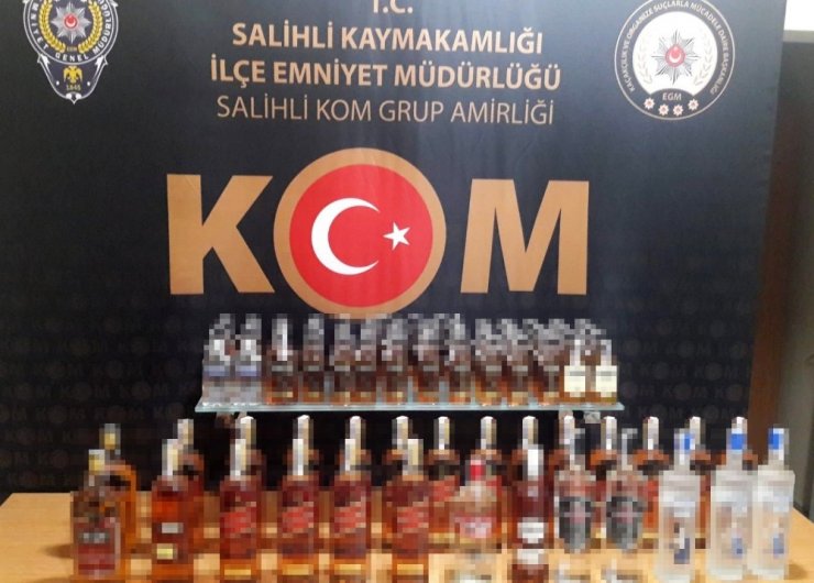 Şüpheli araçlardan 156 şişe gümrük kaçağı içki çıktı