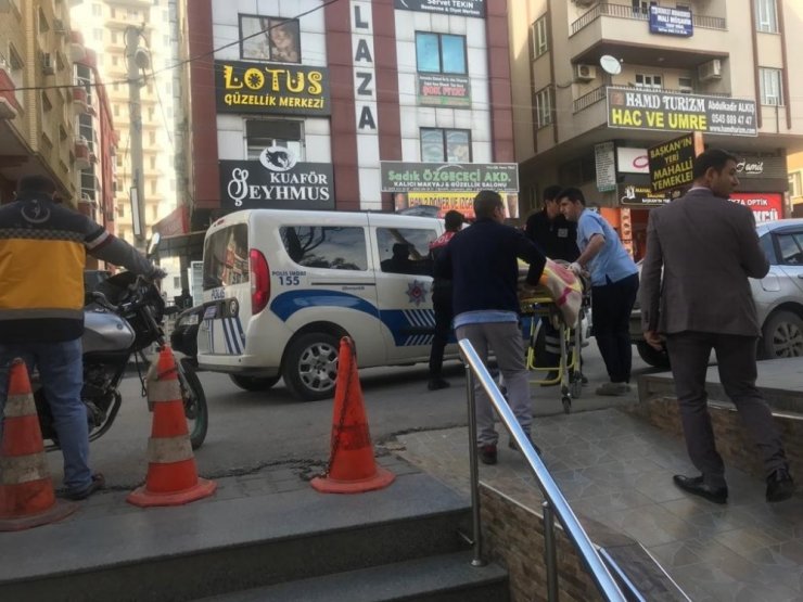 Öldürdüğü kadını kanepenin altına sakladı