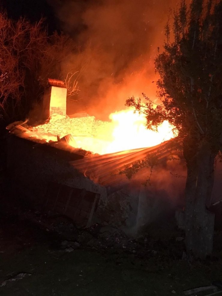 Muğla’daki yangın Denizli itfaiyesinin desteğiyle söndürüldü