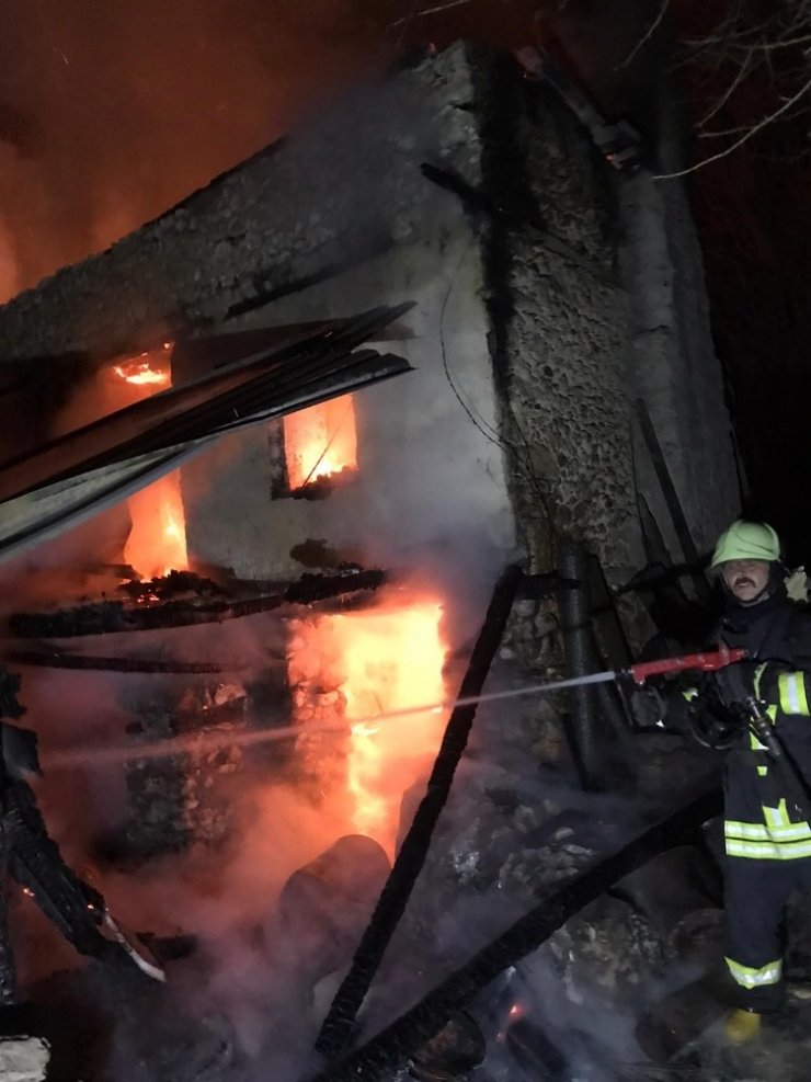 Muğla’daki yangın Denizli itfaiyesinin desteğiyle söndürüldü