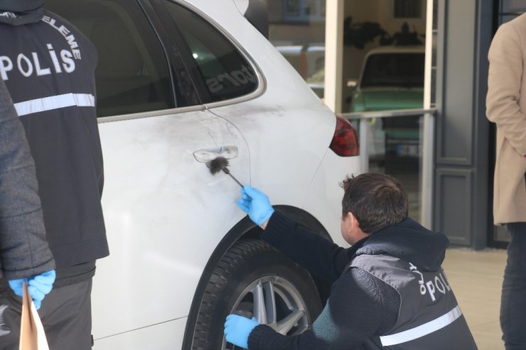 Lüks aracın içinden 70 bin liralık pırlanta yüzük çalındı