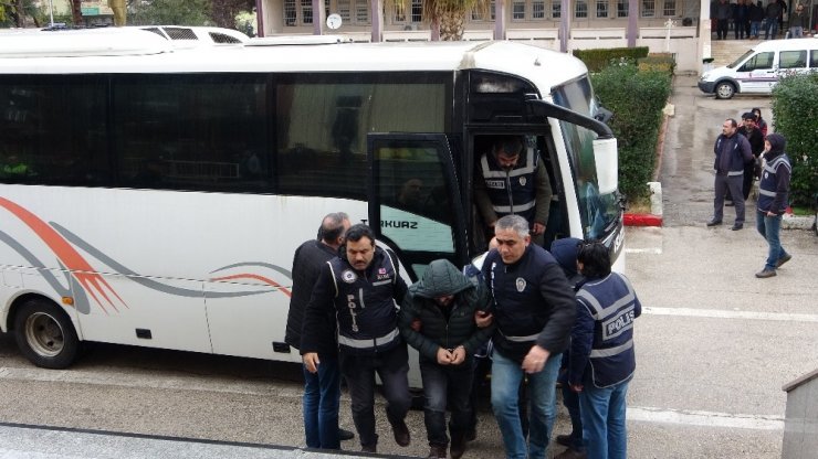 Tefeci operasyonunda gözaltına alınanlar adliyeye sevk edildi