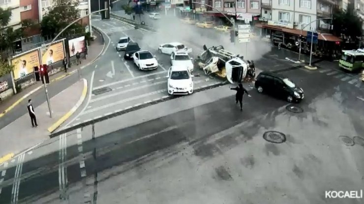 Mobese kameralarına yansıyan kazalar, ’bu kadar da olmaz’ dedirtti