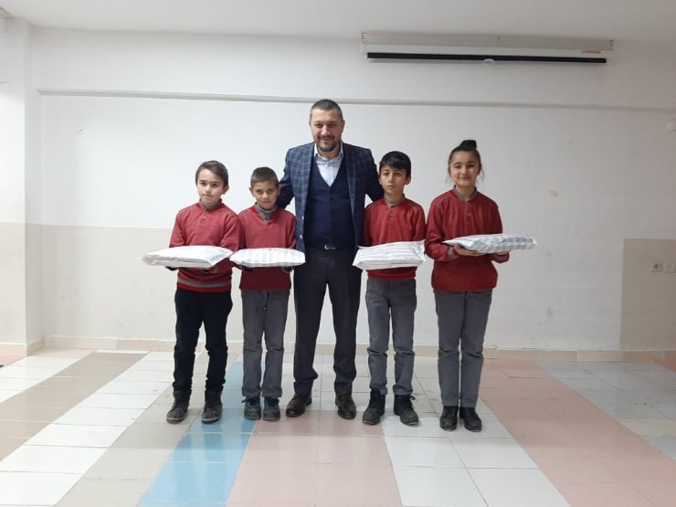 AK Parti milletvekili Açıkgöz, öğrencilerin karne heyecanına ortak oldu