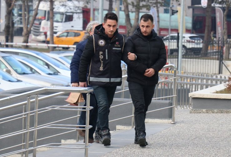 Bolu’da, uyuşturucuyla yakalanan cezaevi firarisi adliyeye sevk edildi