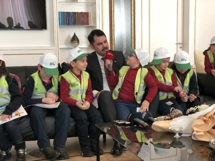 Bakan Kurum’dan minik çevrecilere karne hediyesi