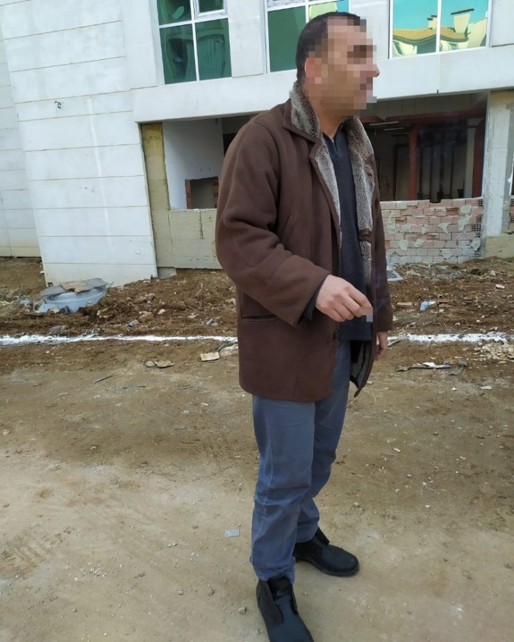 Okul önünde uyuşturucu satan şahsı JASAT yakaladı