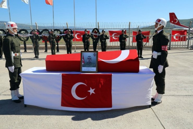 Çöp dökmeye giderken şehit edilen askerin kanı yerde kalmadı