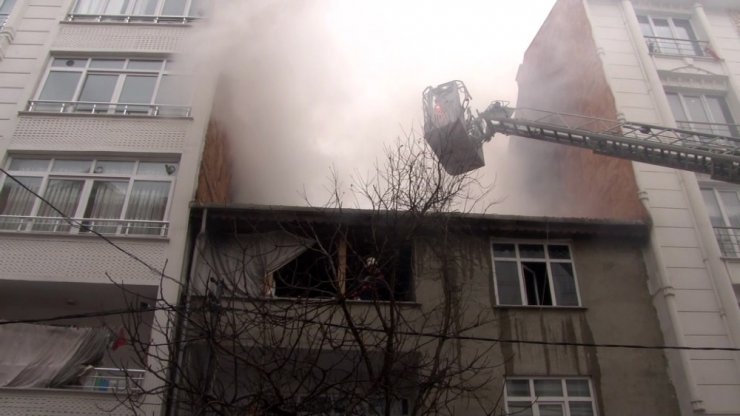 Esenyurt’ta korkutan yangın: 2 çocuk kurtarıldı
