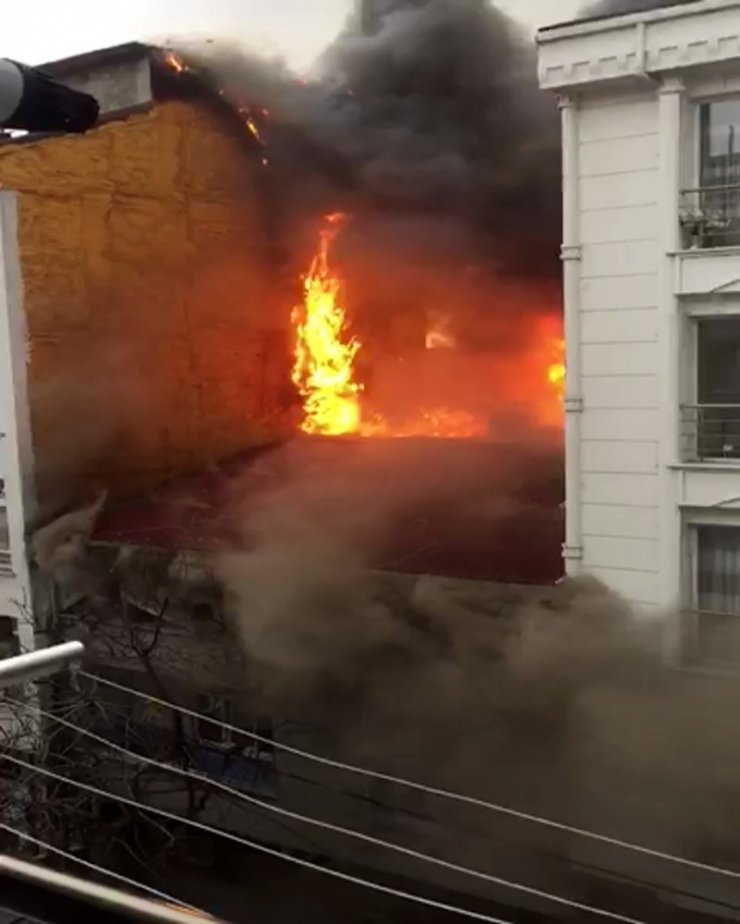 Esenyurt’ta korkutan yangın: 2 çocuk kurtarıldı