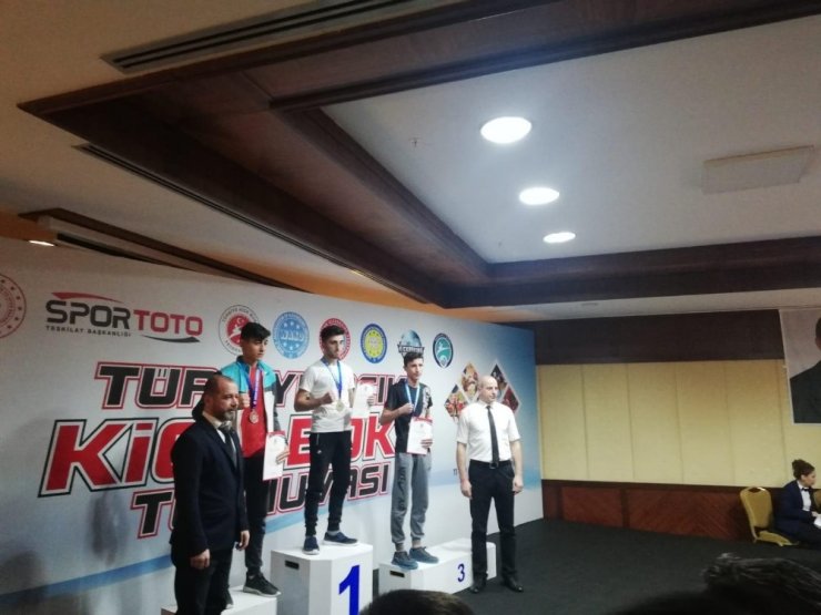Haliliye Belediyesi kıck boks takımı madalyaları topladı